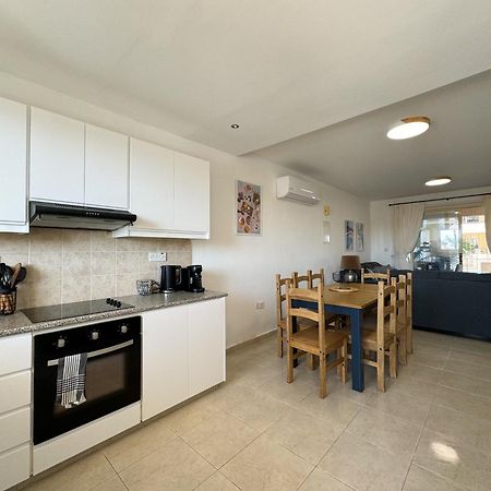 Royal-Seacrest Oasis, Pool-Side Apartment Paphos ภายนอก รูปภาพ
