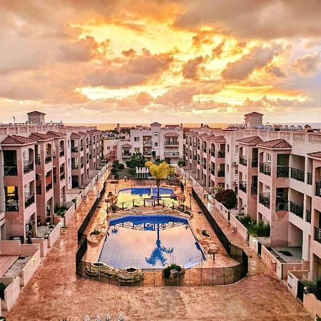 Royal-Seacrest Oasis, Pool-Side Apartment Paphos ภายนอก รูปภาพ