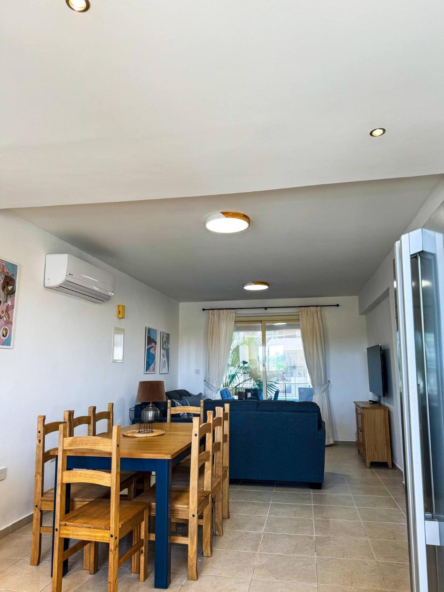 Royal-Seacrest Oasis, Pool-Side Apartment Paphos ภายนอก รูปภาพ