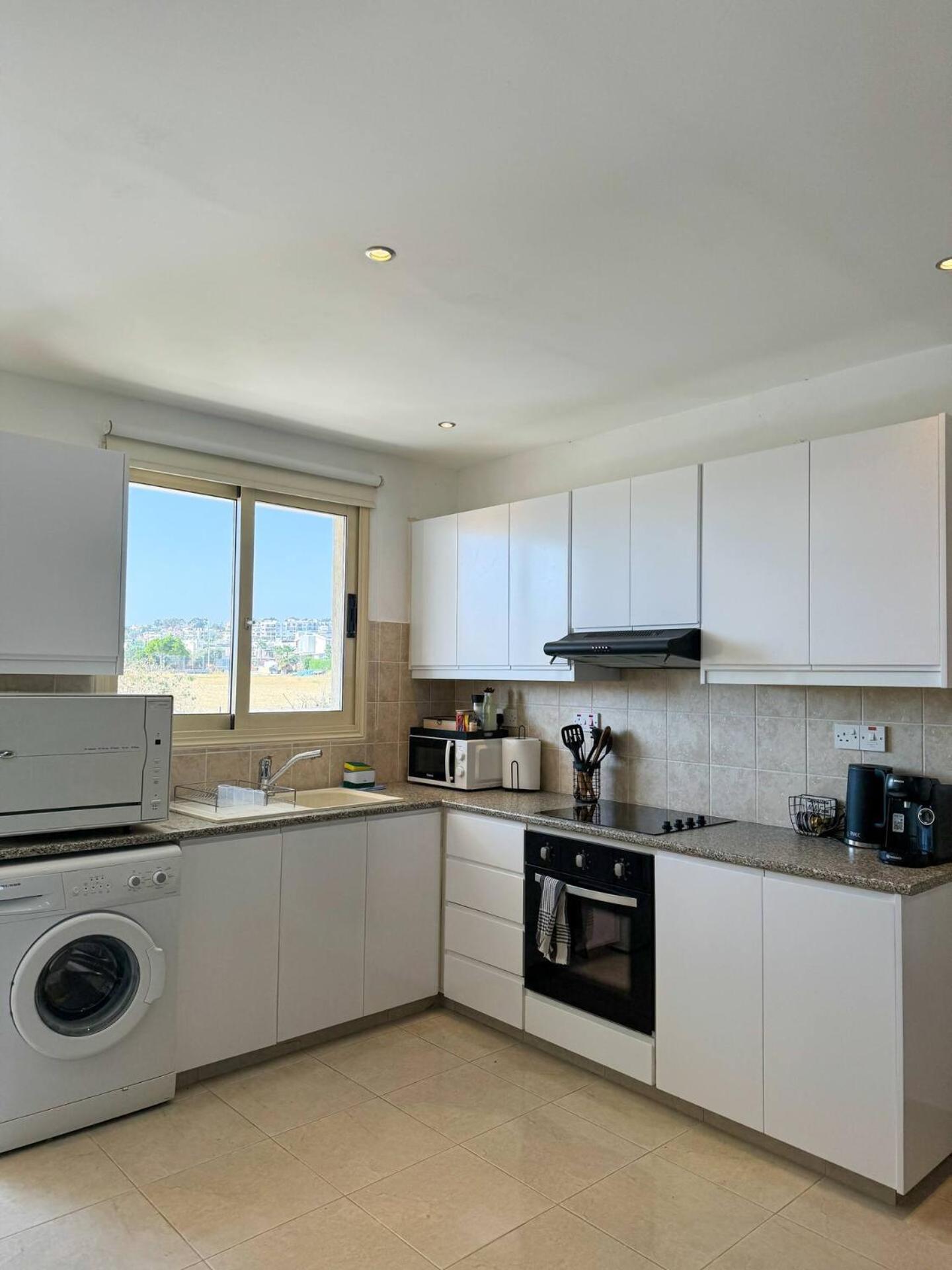 Royal-Seacrest Oasis, Pool-Side Apartment Paphos ภายนอก รูปภาพ